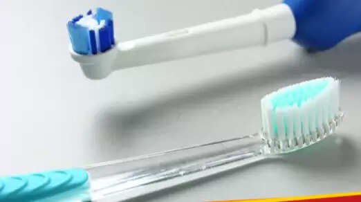 चीन में 52 साल तक पेट में फंसा रहा टूथब्रश, डॉक्टरों ने किया ऑपरेशन