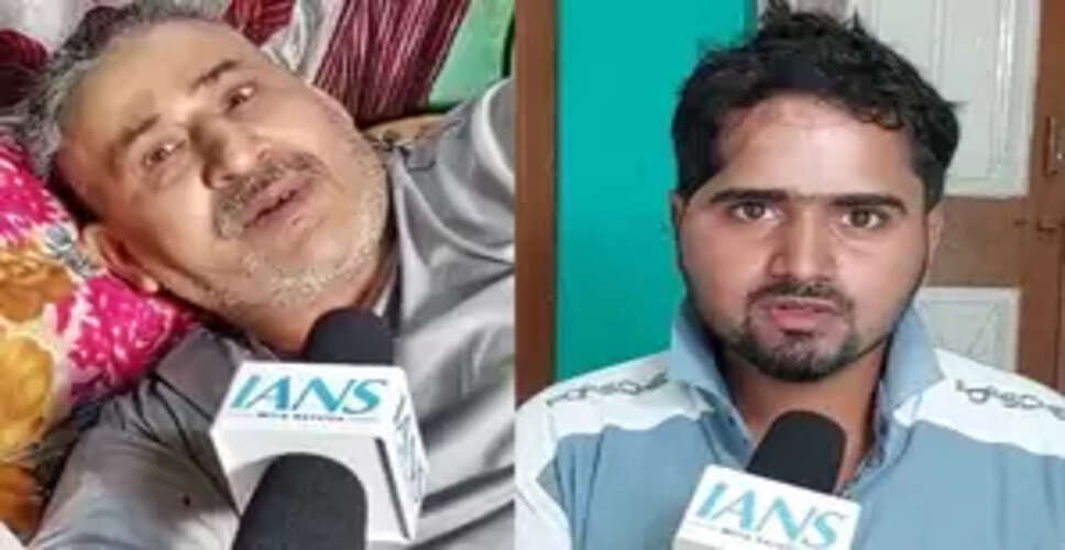 जम्मू-कश्मीर चुनाव : पोलिंग बूथ तक जाने में असमर्थ लोगों ने घर पर ही किया मतदान
