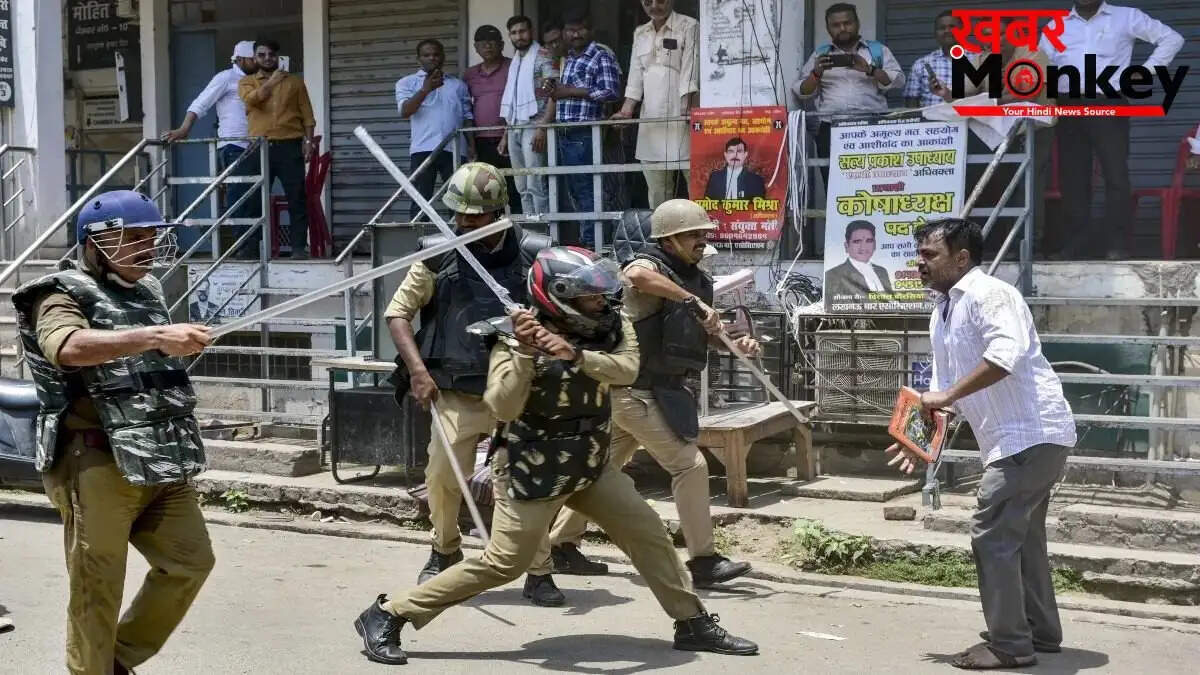 लखनऊ के वकीलों ने पुलिस कार्रवाई के विरोध में सामूहिक छुट्टी का निर्णय लिया