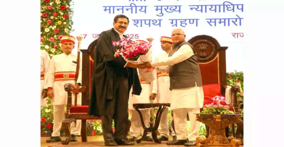 मध्य प्रदेश उच्च न्यायालय के नए मुख्य न्यायाधीश के रूप में संजीव सचदेवा ने शपथ ली