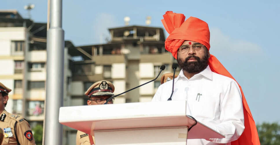 एकनाथ शिंदे की उड़ान में देरी, महिला को मिली मदद