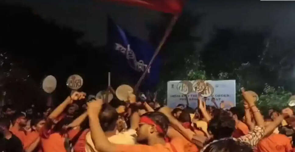 जेएनयू में दुर्गा पूजा के दौरान हिंसा, ABVP और लेफ्ट कार्यकर्ताओं के बीच टकराव