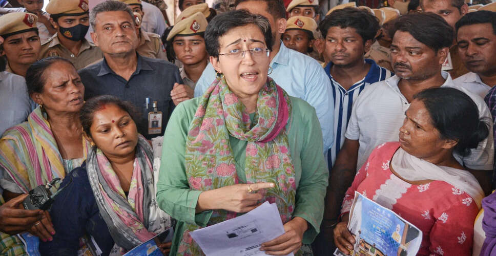 दिल्ली में तोड़फोड़ पर आप नेता आतिशी का भाजपा पर हमला