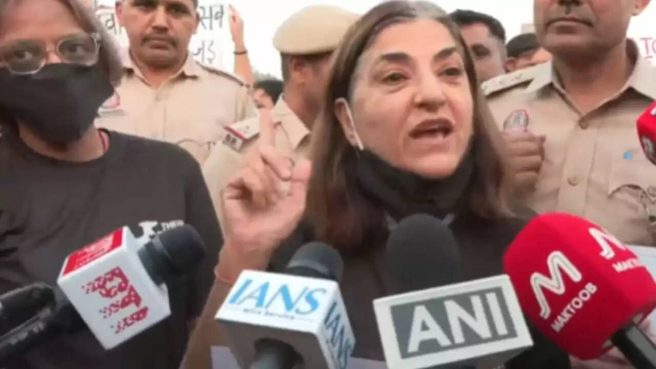 सुप्रीम कोर्ट के आदेश पर पशु अधिकार कार्यकर्ताओं का विरोध