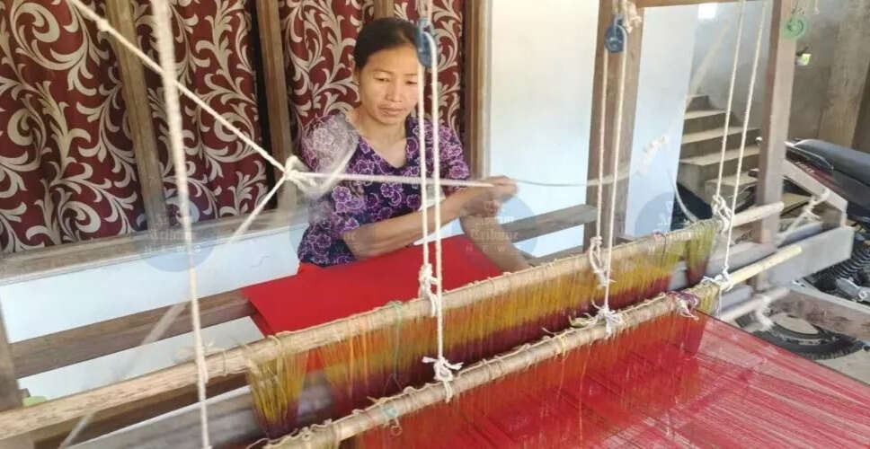असम के हथकरघा उद्योग में महिलाओं की भूमिका और चुनौतियाँ