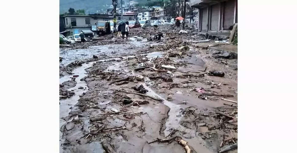 हिमाचल प्रदेश में बादल फटने से मची तबाही, मुख्यमंत्री ने की स्थिति की निगरानी