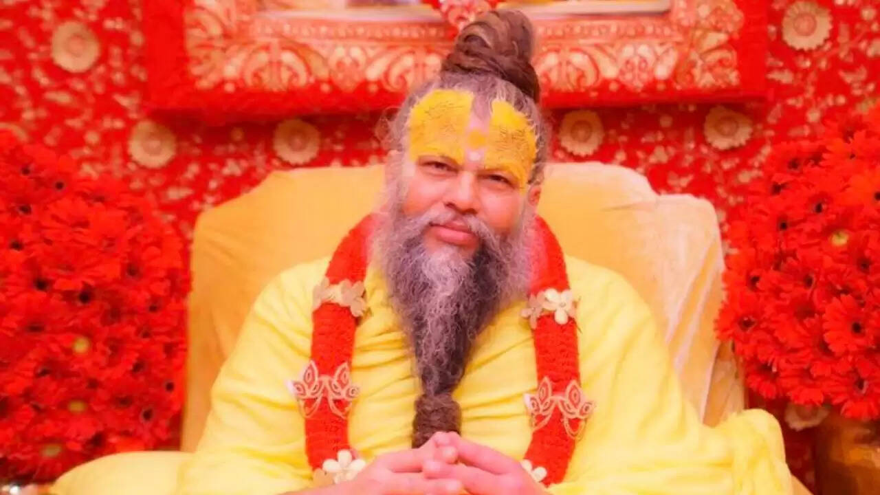 प्रेमानंद महाराज का मार्गदर्शन: संकट में संत या ज्योतिष, किसकी सुनें?