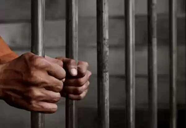 मध्य प्रदेश में कैदी ने पुलिस हिरासत से भागकर मांगी 50 हजार की फिरौती