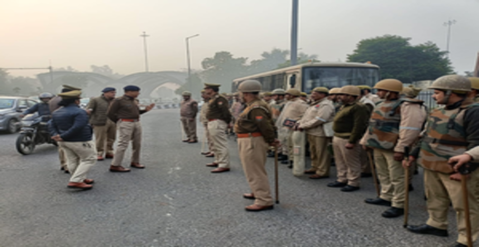 किसान आंदोलन को लेकर चिल्ला बॉर्डर समेत दिल्ली के सभी बॉर्डर पर पुलिस फोर्स तैनात