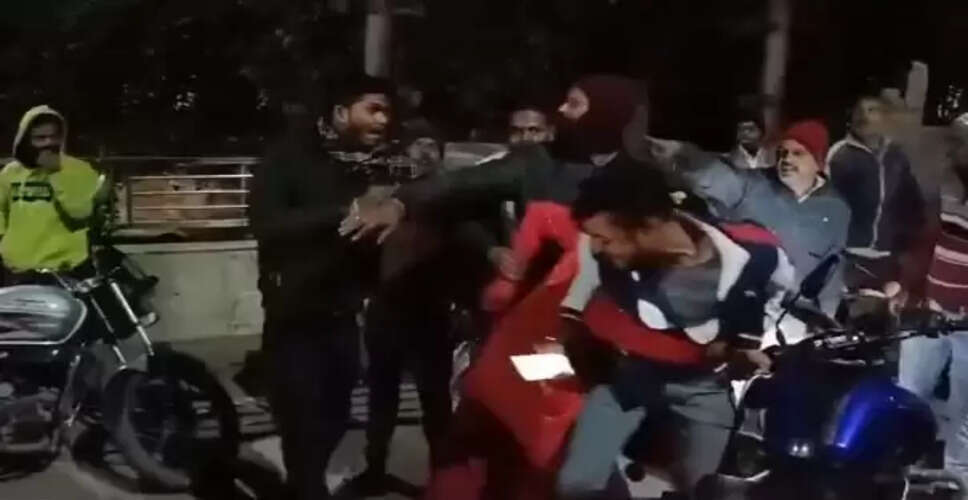 मध्य प्रदेश में प्रेमी जोड़े की सड़क पर पिटाई का वीडियो हुआ वायरल