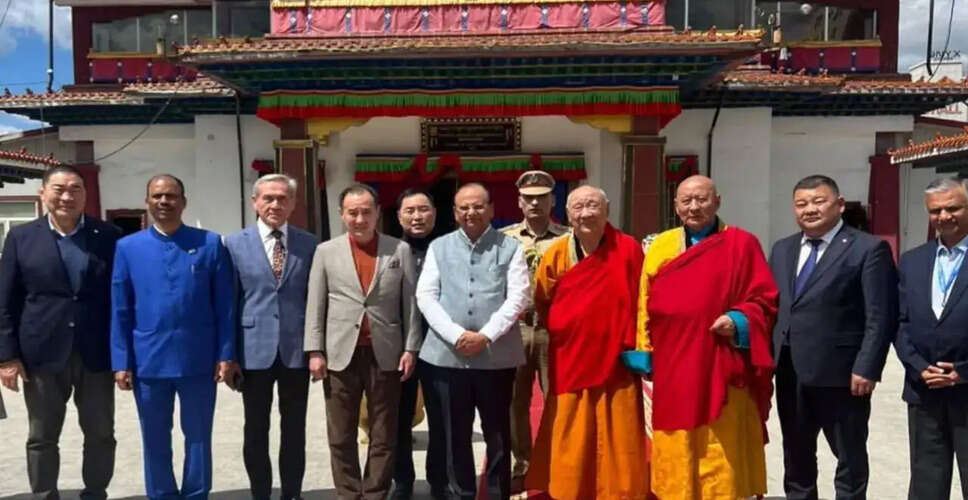 लद्दाख के उपराज्यपाल ने मंगोलिया में बौद्ध नेता की स्मृति में श्रद्धांजलि अर्पित की
