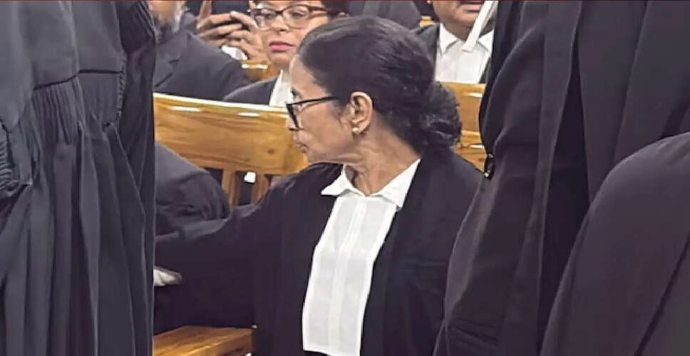 ममता बनर्जी ने कोलकाता हाई कोर्ट में दायर की याचिका, विपक्ष के नेता का मुद्दा गरमाया