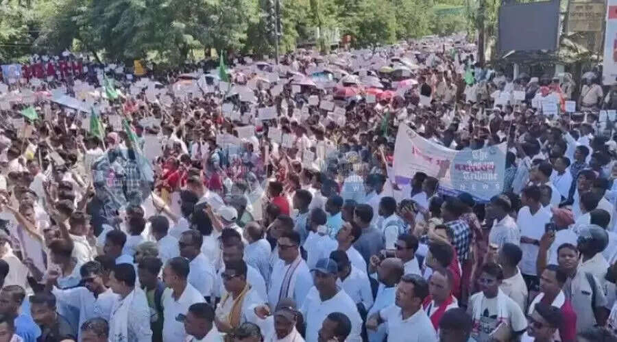 डिब्रूगढ़ में चाय समुदाय और आदिवासियों का बड़ा प्रदर्शन