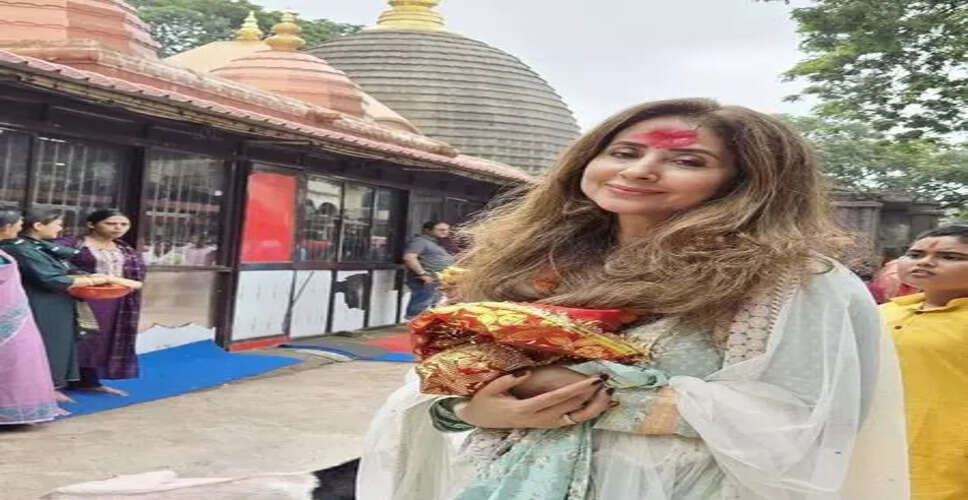 उर्मिला मातोंडकर ने कामाख्या मंदिर में की पूजा