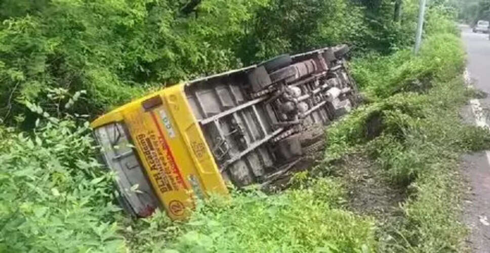 उत्तराखंड में स्कूल बस दुर्घटना, 40 बच्चों में से कई घायल