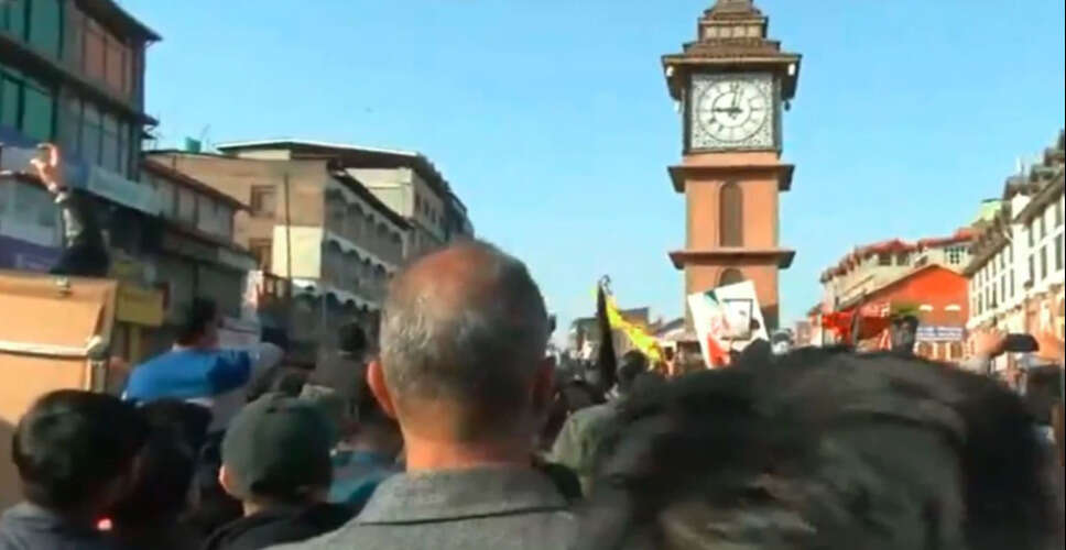 कश्मीर में शिया मुसलमानों का प्रदर्शन: खामेनेई की हत्या के खिलाफ आवाज़ उठाई