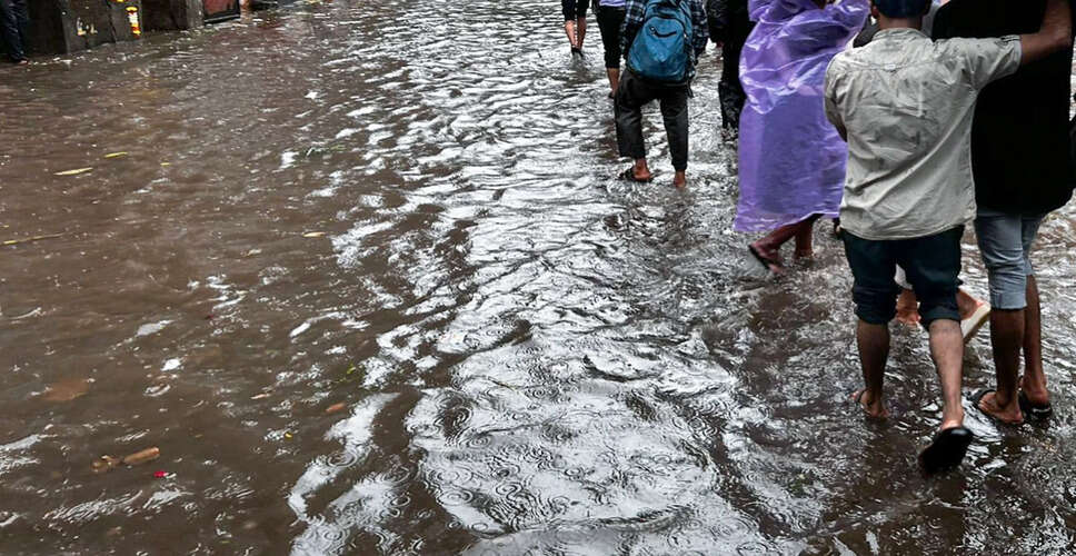 मंगलुरु में बारिश के दौरान फोटोग्राफर की कार नाले में गिरी, मौत