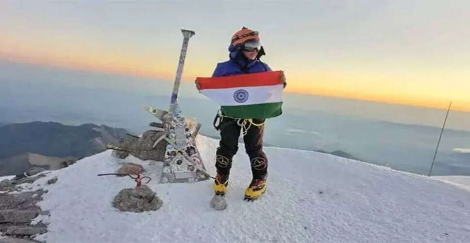 अरुणाचल प्रदेश की पर्वतारोही काबक यानो ने माउंट एल्ब्रस पर चढ़ाई की