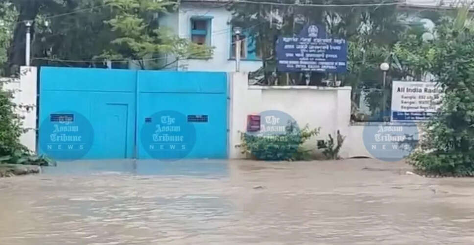 मणिपुर में बाढ़ के कारण ऑल इंडिया रेडियो इम्फाल ने प्रसारण रोका