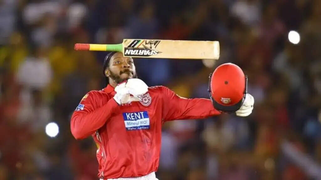 क्रिस गेल, एबी डिविलियर्स और डेविड वॉर्नर: कौन है सर्वश्रेष्ठ बल्लेबाज?