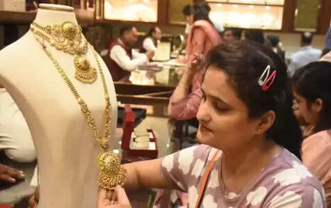 सोने की कीमतों में भारी गिरावट, 12 साल का रिकॉर्ड टूटा