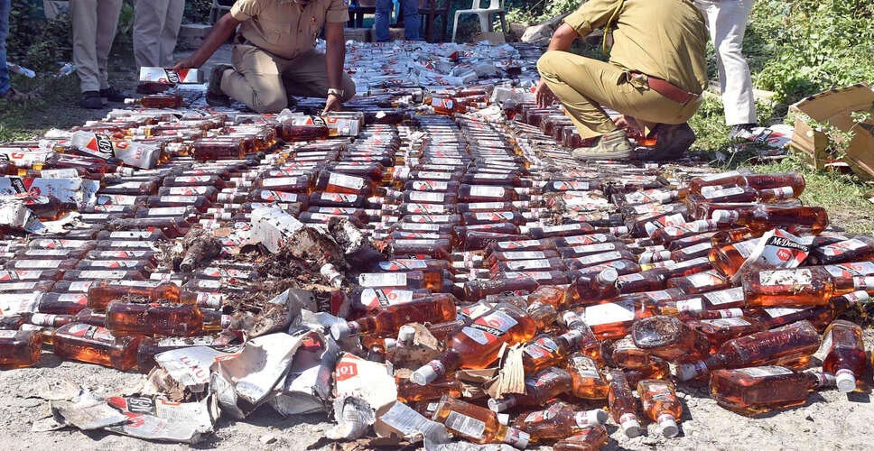सोनभद्र में 6,085 लीटर अवैध शराब के साथ तस्कर गिरफ्तार