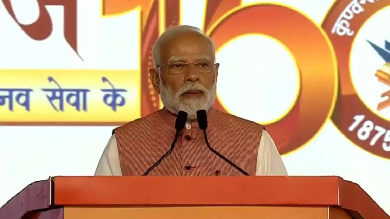 प्रधानमंत्री मोदी ने अंतर्राष्ट्रीय आर्य महासम्मेलन में आर्य समाज की भूमिका पर प्रकाश डाला