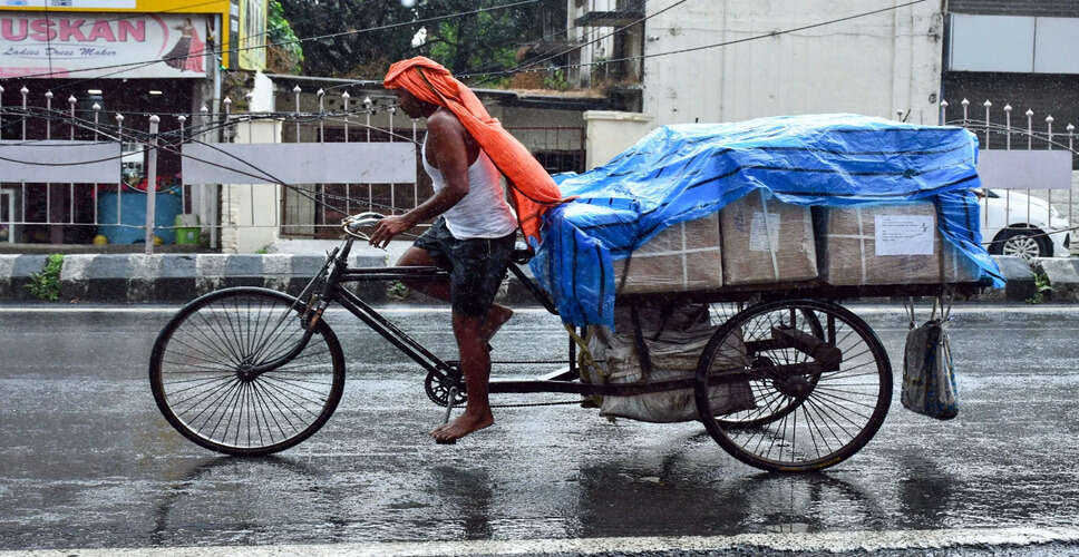 साइक्लोन सेन्यार का प्रभाव: भारत के दक्षिणी राज्यों में भारी बारिश की चेतावनी