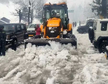हिमाचल प्रदेश में मौसम में बदलाव: बर्फबारी और बारिश का दौर