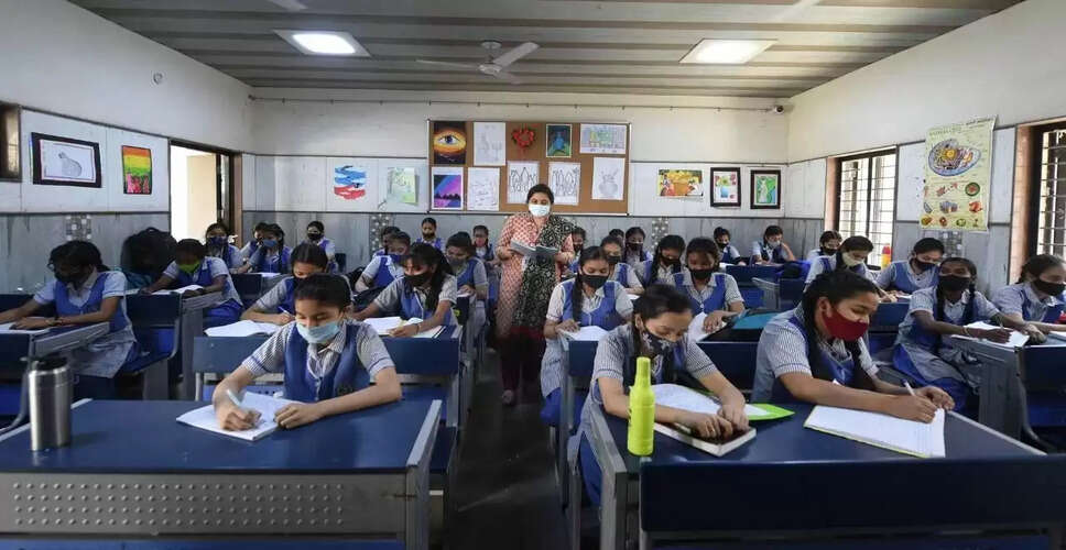 दिल्ली के स्कूलों में RSS और स्वतंत्रता सेनानियों का पाठ्यक्रम शामिल