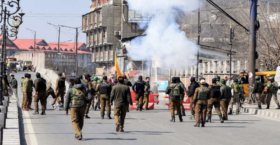 कश्मीर घाटी में तनाव: खामेनेई की हत्या के बाद बड़े पैमाने पर विरोध प्रदर्शन