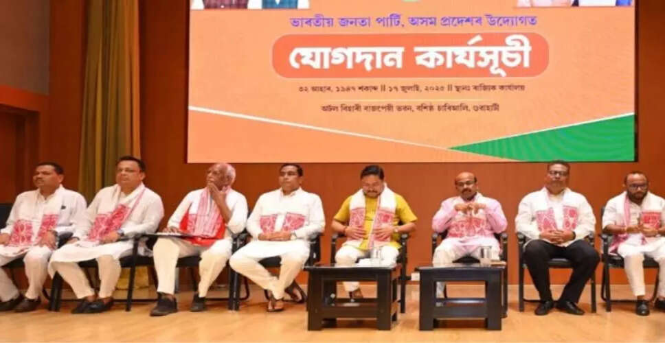बीजेपी में नए सदस्यों का स्वागत, राजनीतिक पृष्ठभूमि से जुड़े लोग शामिल