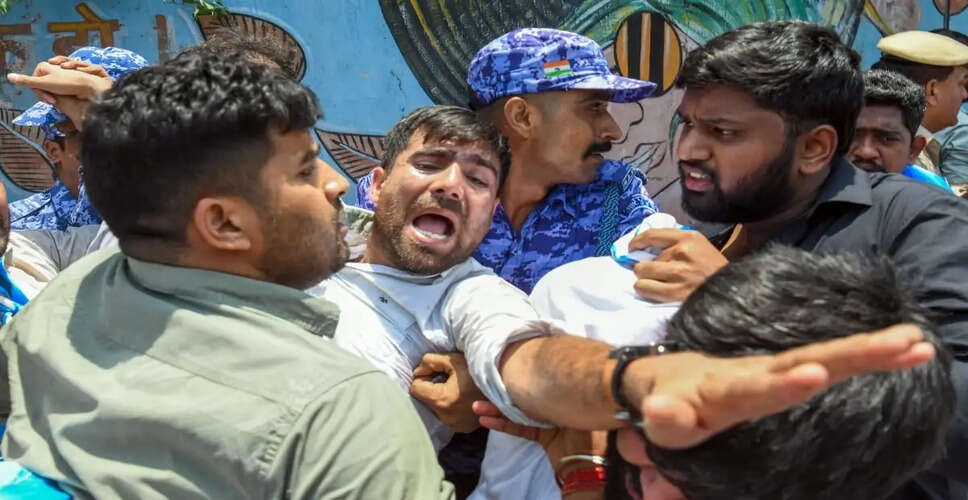 NEET-UG 2026 परीक्षा रद्द होने के खिलाफ NSUI का प्रदर्शन