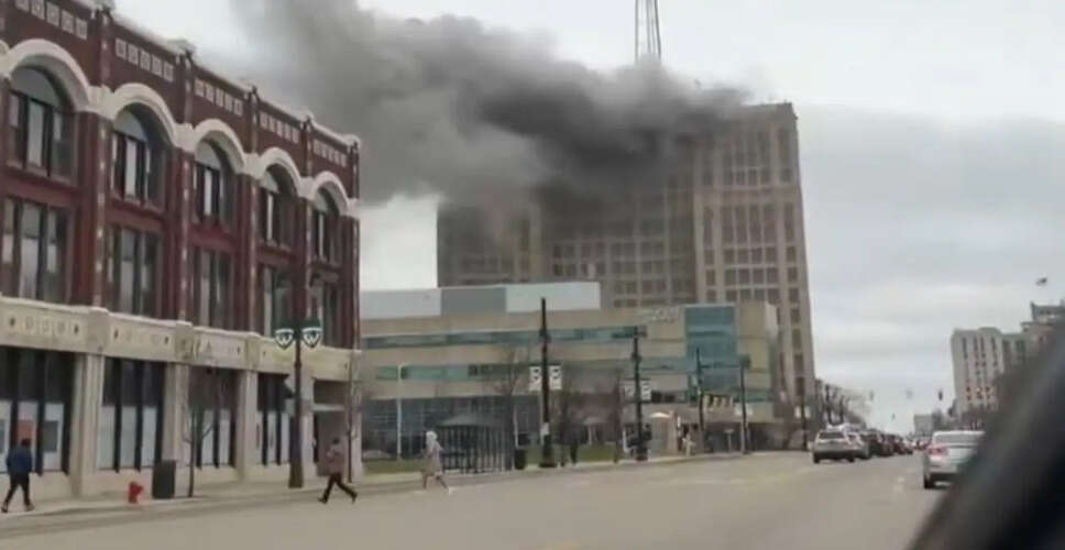 डिट्रॉइट में वेन स्टेट यूनिवर्सिटी के मैकबीज बिल्डिंग में भीषण आग