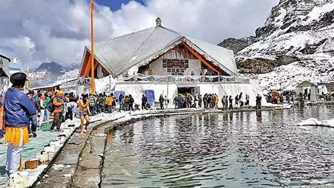 भारत की 9 सबसे चुनौतीपूर्ण धार्मिक यात्राएं: श्रद्धालुओं के लिए खतरनाक सफर