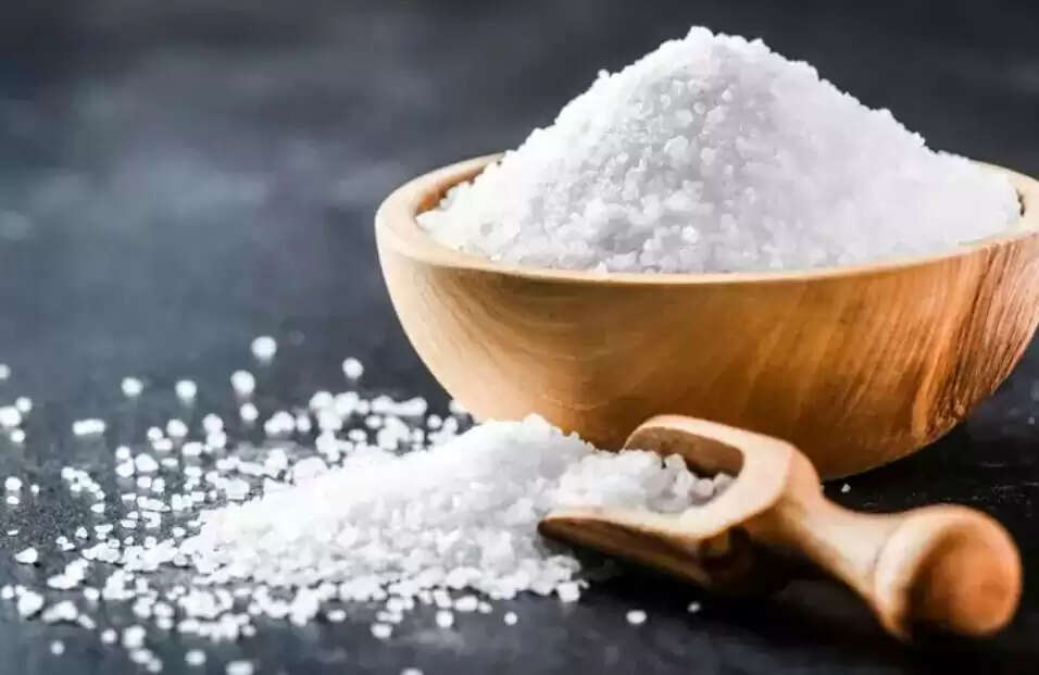 रसोई की ये चीजें कभी न करें उधार, वरना आएगी दरिद्रता