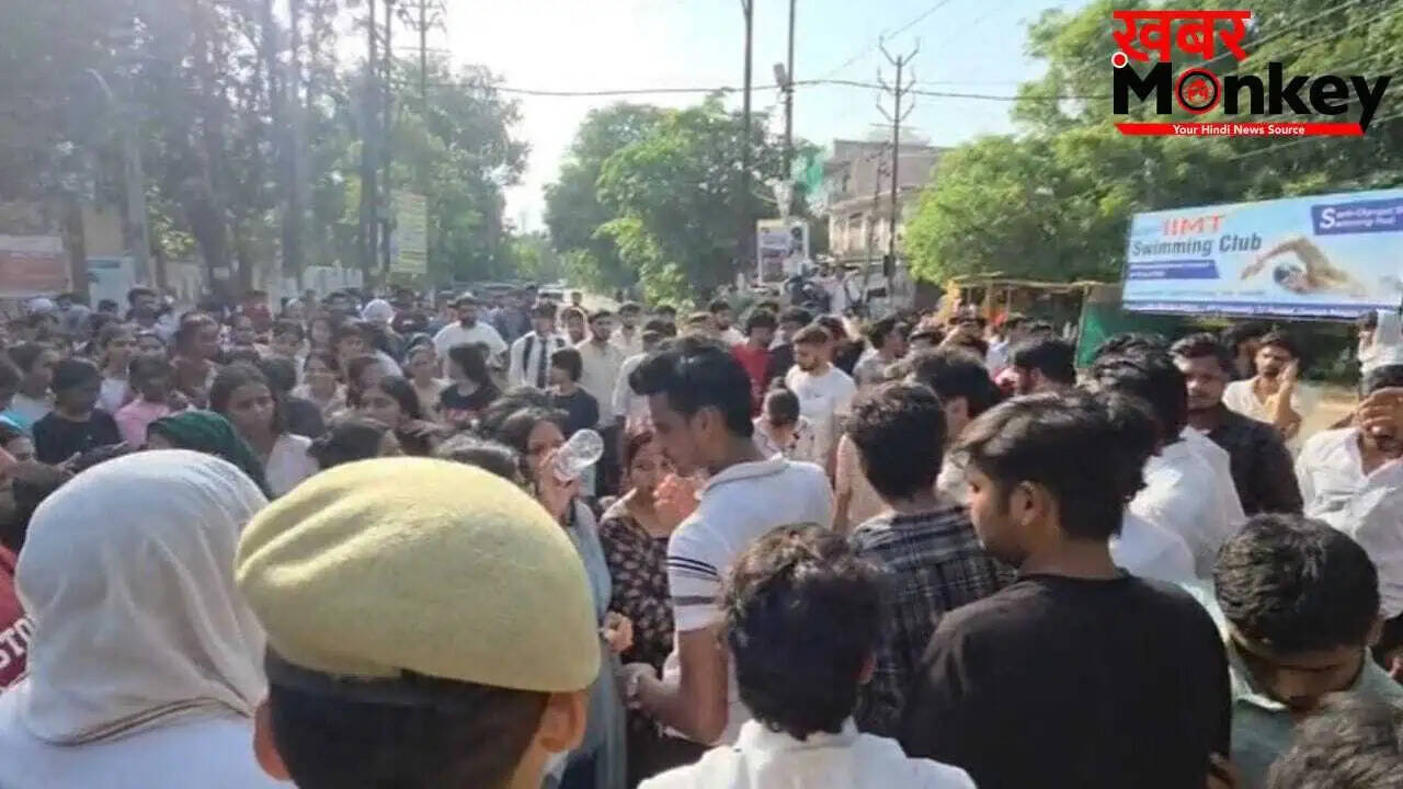 मेरठ के IIMT विश्वविद्यालय में छात्रा की संदिग्ध मौत, छात्रों का प्रदर्शन