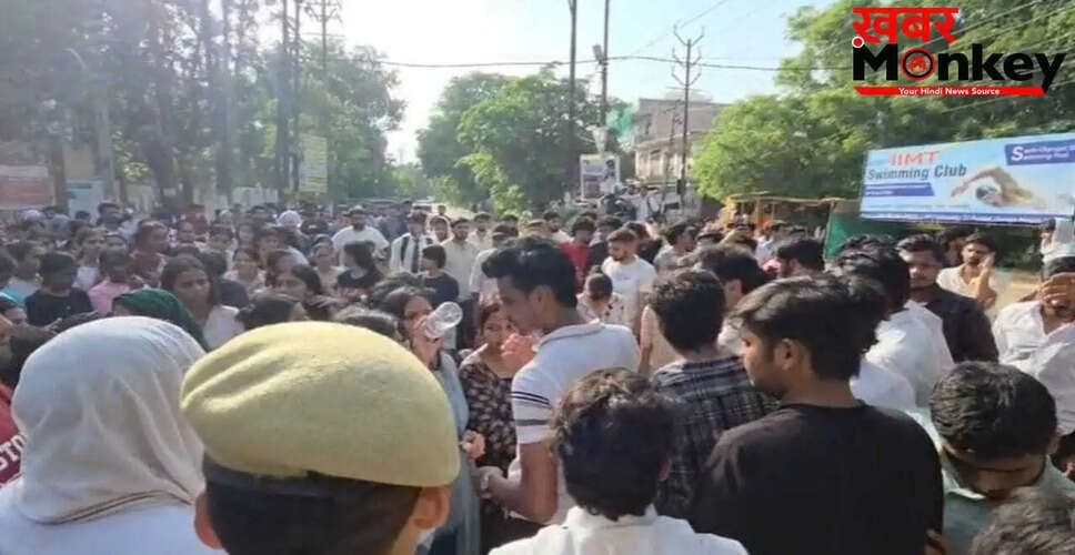 मेरठ के IIMT विश्वविद्यालय में छात्रा की संदिग्ध मौत, छात्रों का प्रदर्शन
