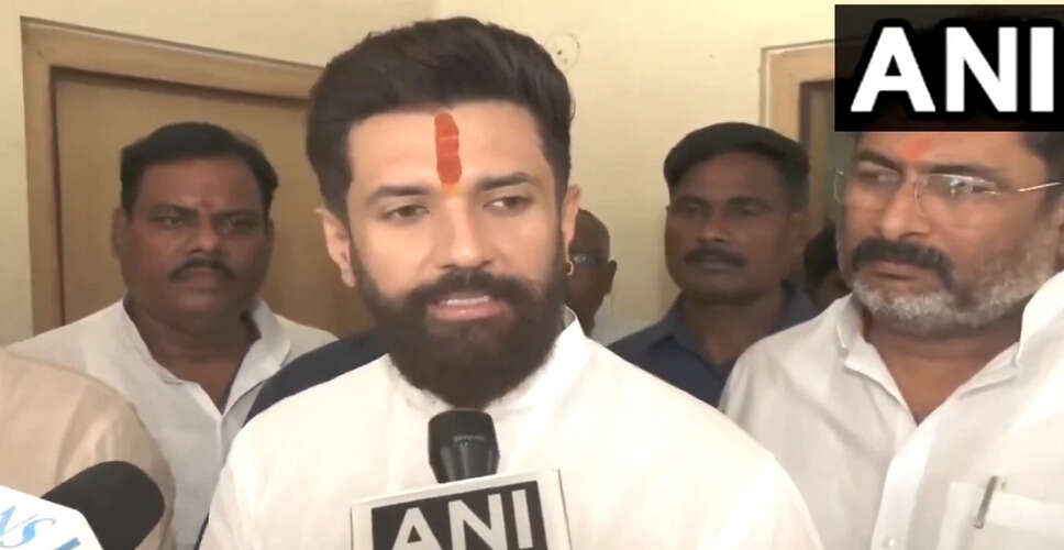 तेजस्वी यादव पर चिराग पासवान का पलटवार, दो वोटर आईडी विवाद गरमाया