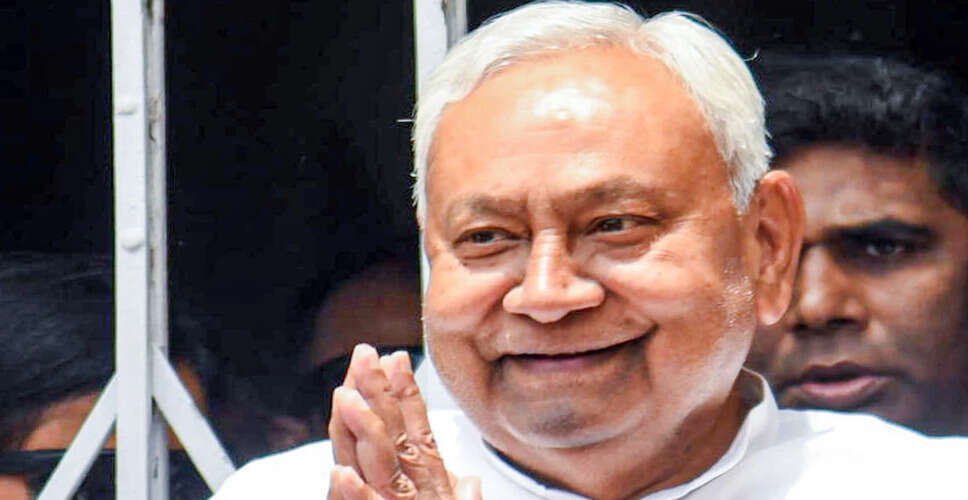 बिहार में चुनाव से पहले नीतीश कुमार का बड़ा ऐलान: कर्मचारियों की सैलरी दोगुनी