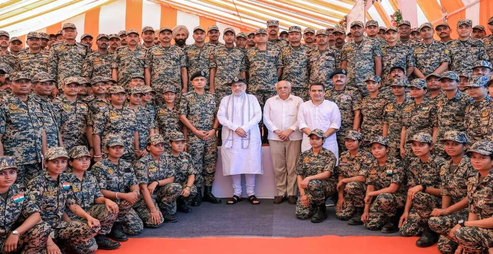 अमित शाह ने गुजरात में बॉर्डर आउटपोस्ट जी-7 का उद्घाटन किया