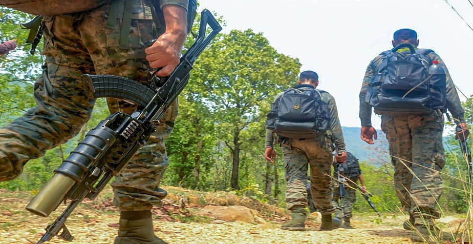 छत्तीसगढ़ में माओवादी कमांडर समेत 10 नक्सलियों का सफाया
