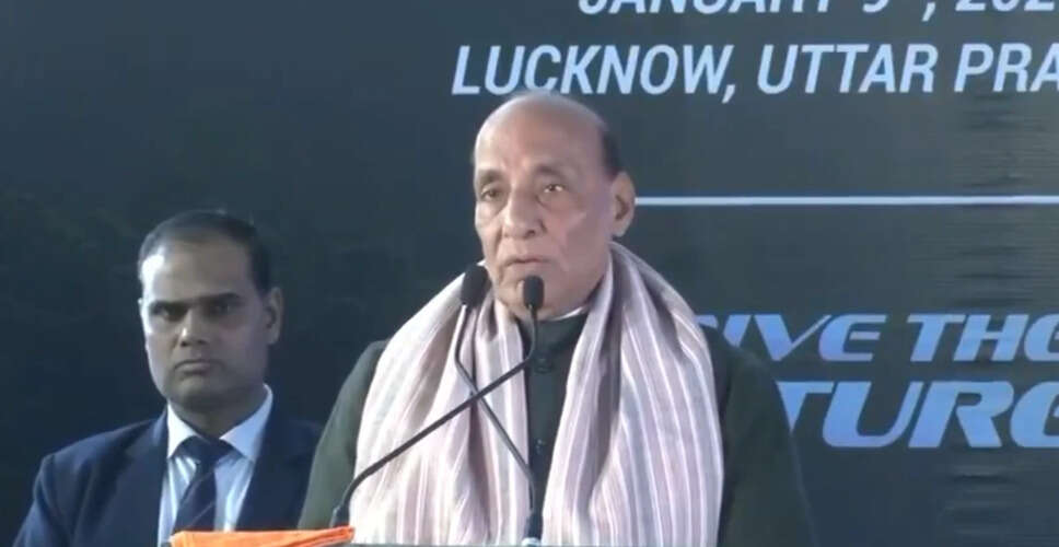 रक्षा मंत्री राजनाथ सिंह का लखनऊ में इलेक्ट्रिक वाहन संयंत्र का दौरा