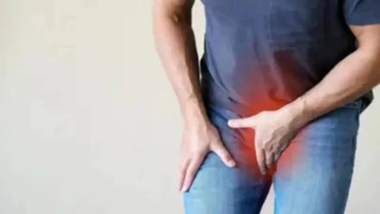 प्रेमिका के हमले से घायल युवक का अस्पताल में इलाज जारी