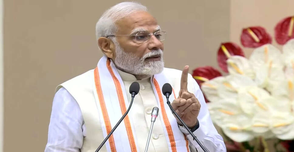 प्रधानमंत्री मोदी को 'धर्म चक्रवर्ती' की उपाधि से सम्मानित किया गया