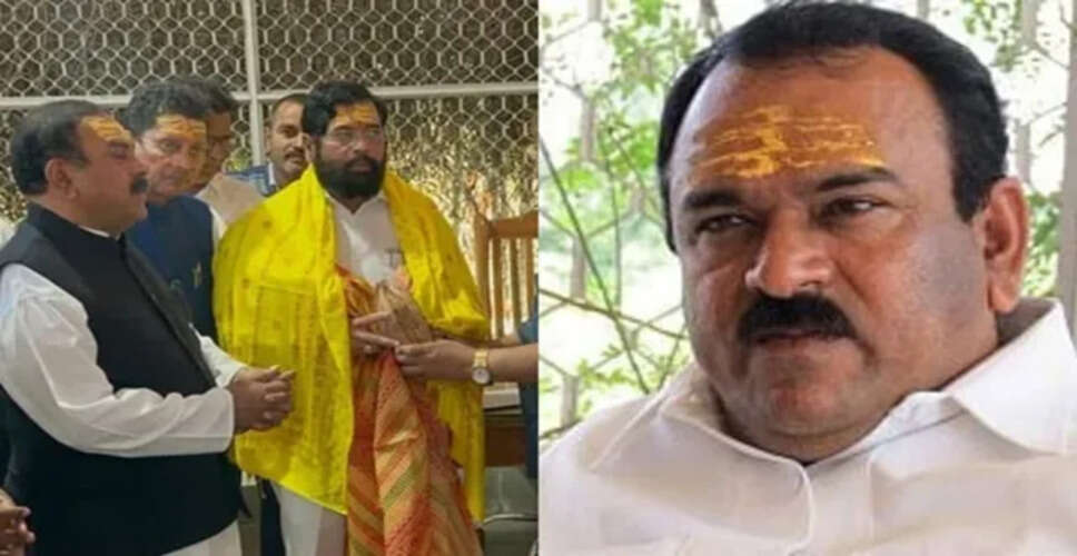 महाराष्ट्र में एकनाथ शिंदे और ढोंगी संत के बीच फोन वार्तालाप पर विवाद