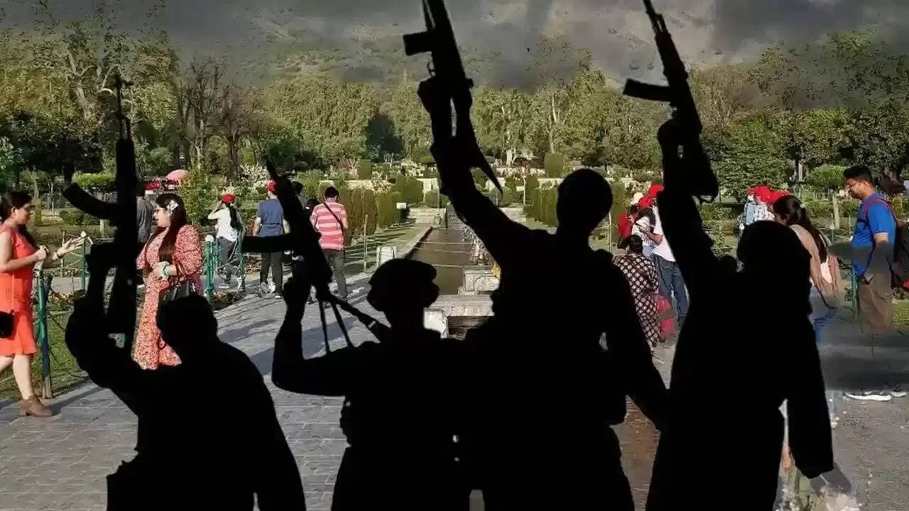 2025: कश्मीर में आतंकवाद और प्राकृतिक आपदाओं का संकट