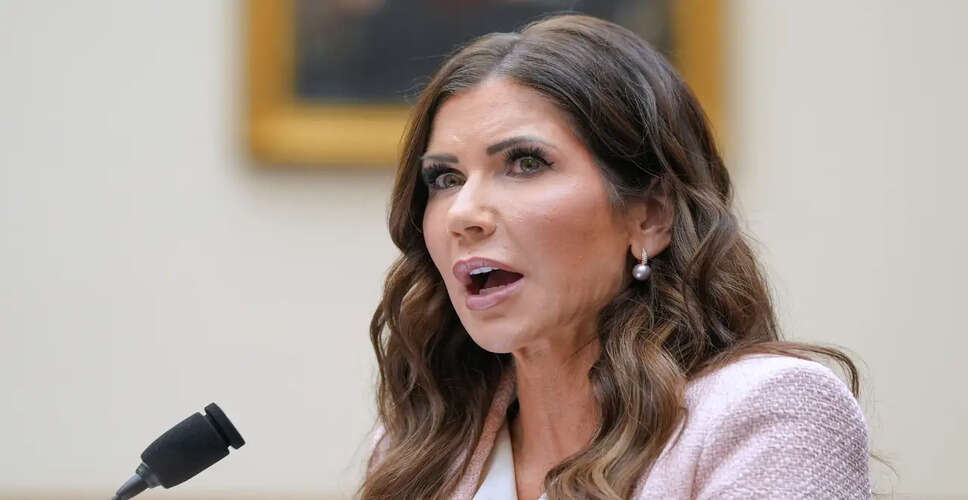 ट्रम्प ने होमलैंड सिक्योरिटी सचिव को हटाने पर विचार किया