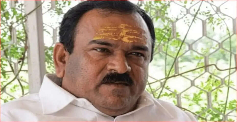 अशोक खरात की काली करतूतें: महिलाओं का शोषण और तंत्र-मंत्र की सामग्री