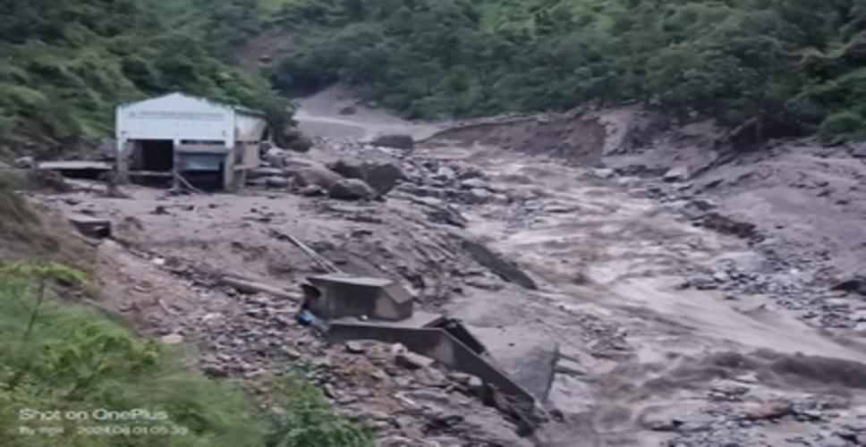 कुल्लू में बादल फटने के बाद सात लोग लापता, घरों को पहुंचा नुकसान, मलाना डैम में पड़ी दरार